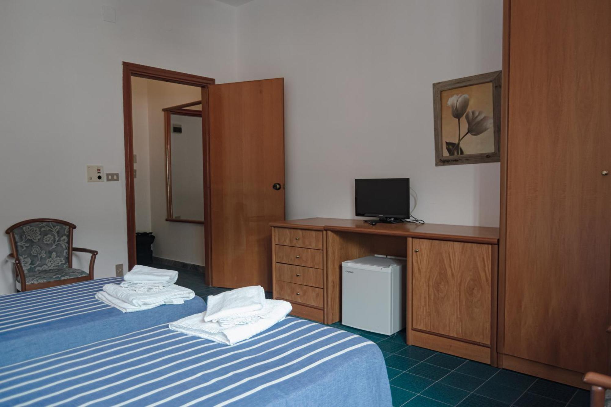 Hotel Mediterraneo Guardia Piemontese Terme Exterior photo